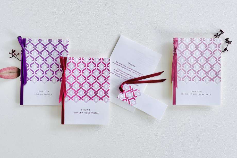 Schöne Taufhefte für die Taufe mit Ikat-Muster für Mädchen 